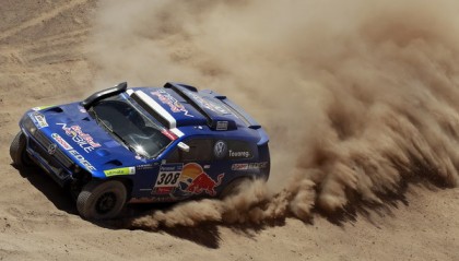 开云体育-红牛车队鏖战红牛二队，塞恩斯状态火热