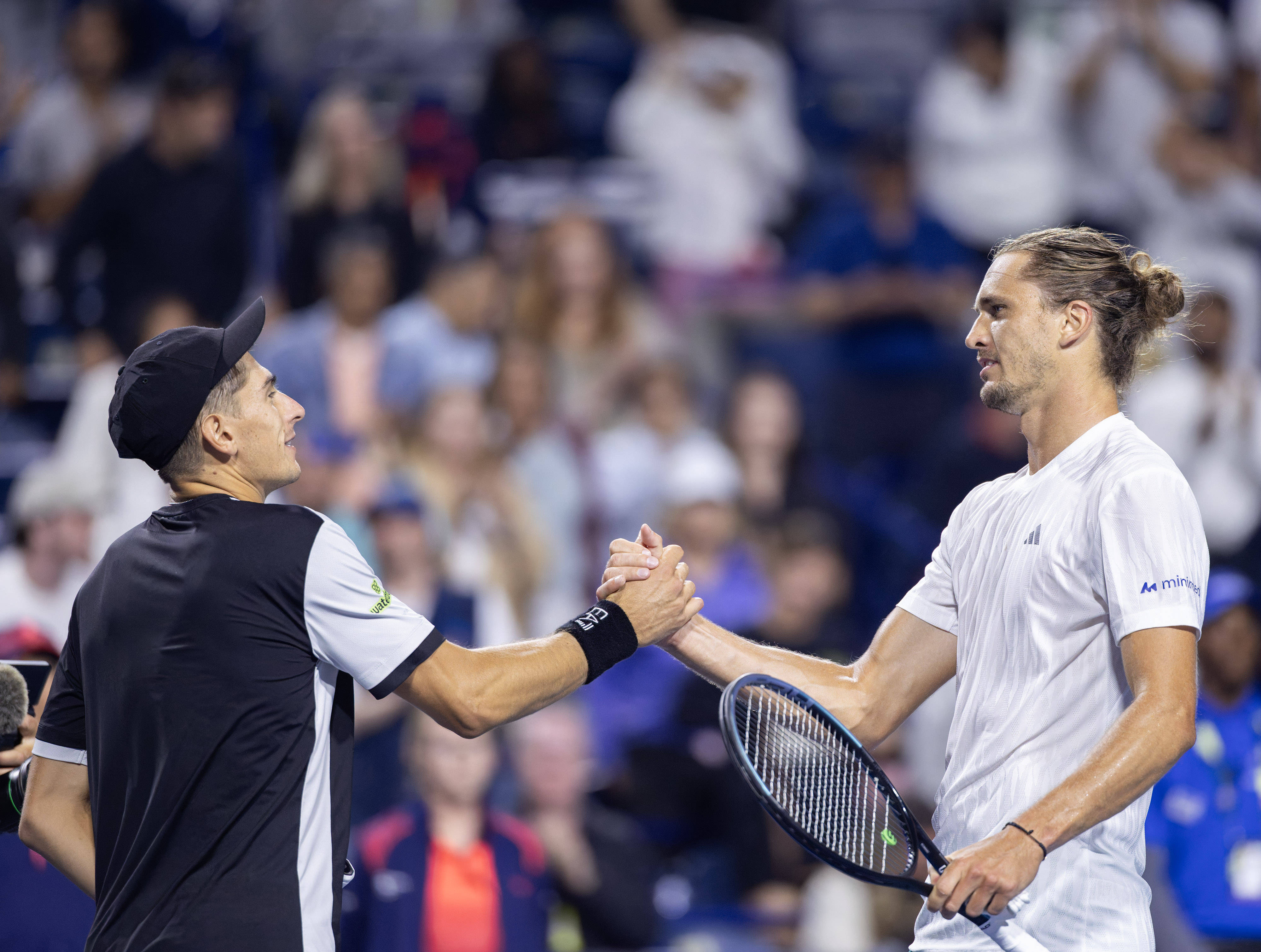 温网力克美网，兹维列夫统治全场